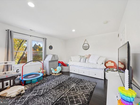 542 Shadeland Ave, Drexel Hill PA 19026