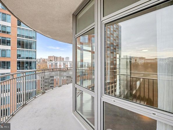 8220 Crestwood Heights Drive 807, Mclean VA 22102