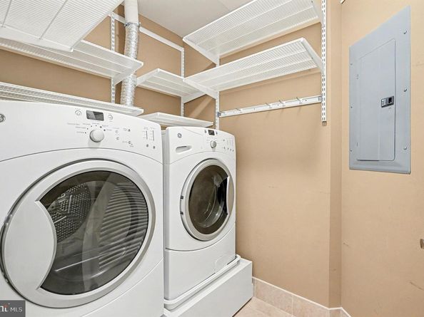 8220 Crestwood Heights Drive 807, Mclean VA 22102