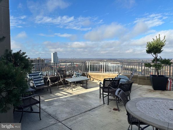 8220 Crestwood Heights Drive 807, Mclean VA 22102