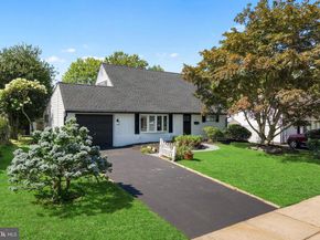 57 Middle Road, Levittown PA 19056
