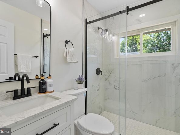 57 Middle Road, Levittown PA 19056