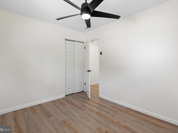 57 Middle Road, Levittown PA 19056