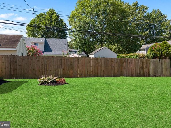 57 Middle Road, Levittown PA 19056