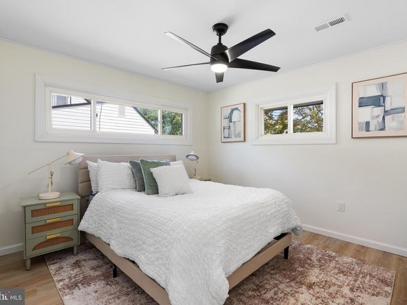 57 Middle Road, Levittown PA 19056