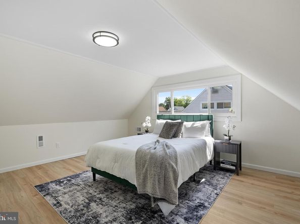 57 Middle Road, Levittown PA 19056