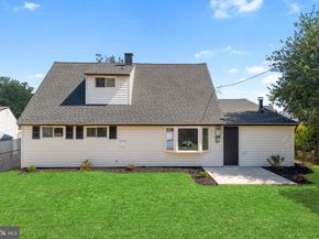 57 Middle Road, Levittown PA 19056