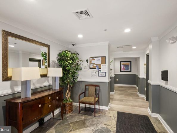 9480 Virginia Center Boulevard 7, Vienna VA 22181