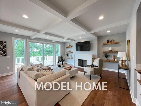 125 Casmar Street SE, Vienna VA 22180