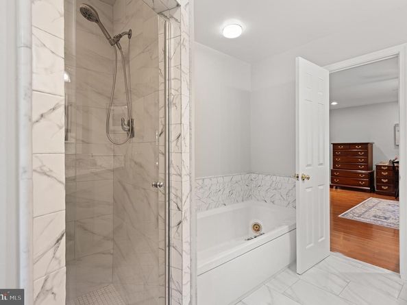 11301 Crossing Glen Court, Potomac MD 20854