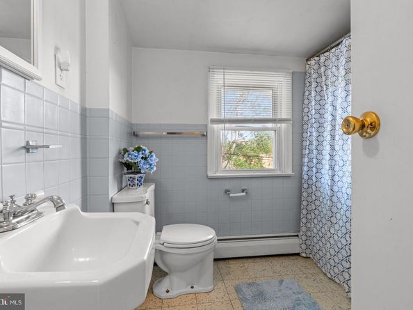 210 Castello Avenue, Hatboro PA 19040
