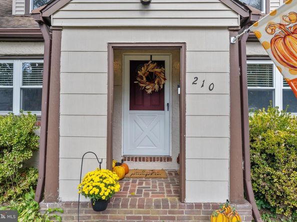 210 Castello Avenue, Hatboro PA 19040