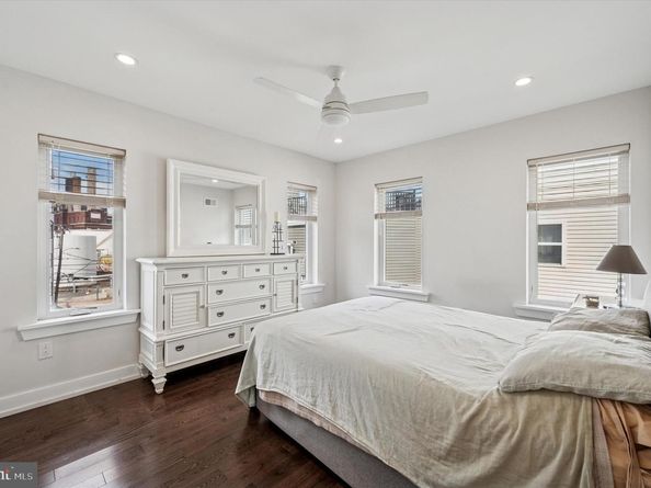 2537 Graduate Square, Philadelphia PA 19146