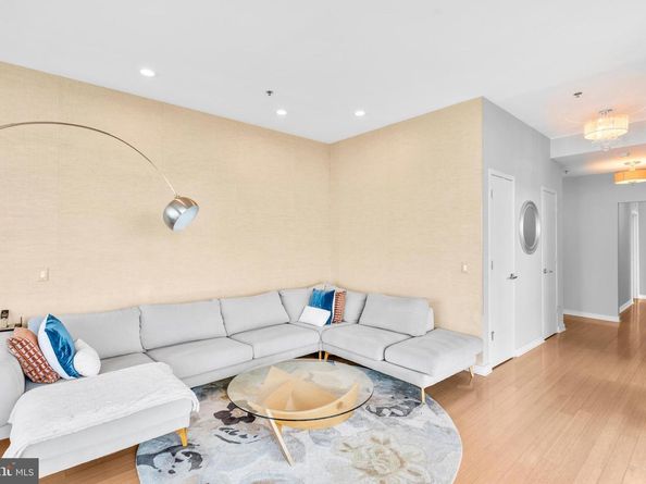 2101 Market Street PH02, Philadelphia PA 19103