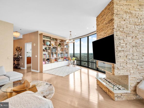 2101 Market Street PH02, Philadelphia PA 19103