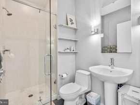 2101 Market Street PH02, Philadelphia PA 19103