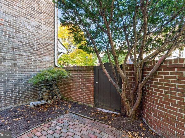 700 W Abingdon Court, Alexandria VA 22314