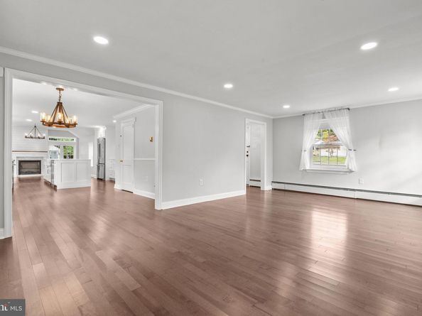 1434 Holcomb Road, Huntingdon Valley PA 19006
