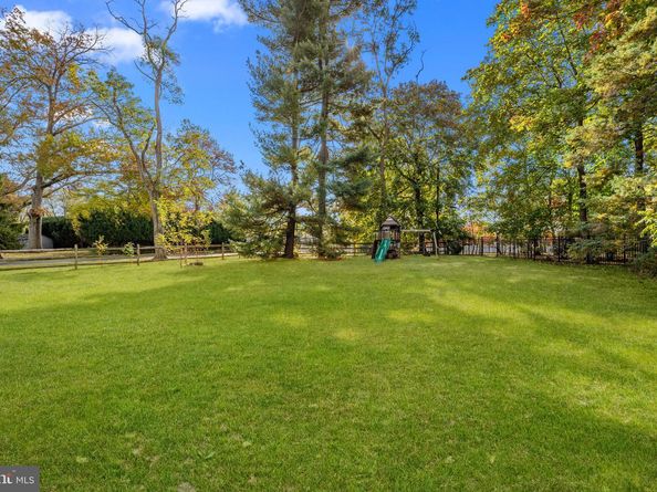 1434 Holcomb Road, Huntingdon Valley PA 19006