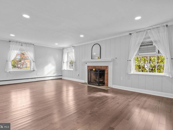 1434 Holcomb Road, Huntingdon Valley PA 19006