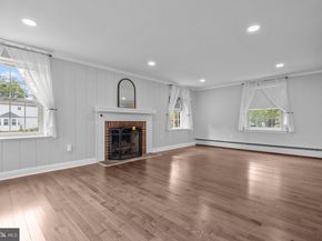 1434 Holcomb Road, Huntingdon Valley PA 19006