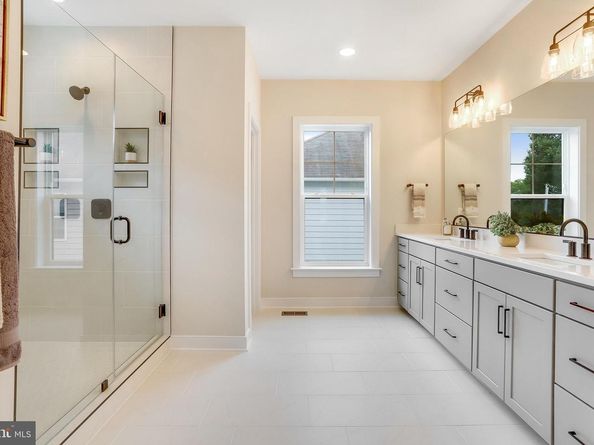 5815 2nd Street S, Arlington VA 22204