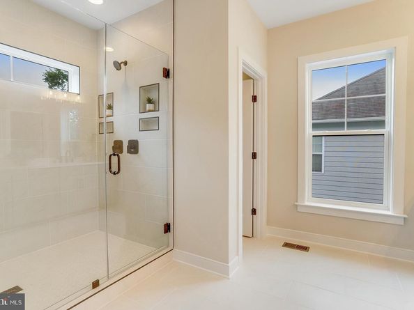 5815 2nd Street S, Arlington VA 22204