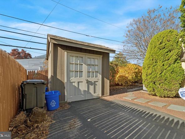 1042 Blythe Avenue, Drexel Hill PA 19026