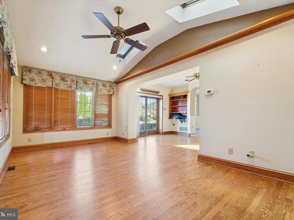 1042 Blythe Avenue, Drexel Hill PA 19026