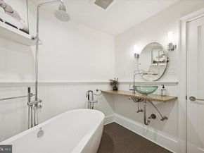 102 Church Street 101 (110), Philadelphia PA 19106