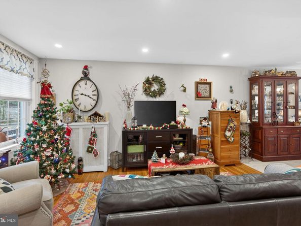 7704 Ardleigh Street, Philadelphia PA 19118