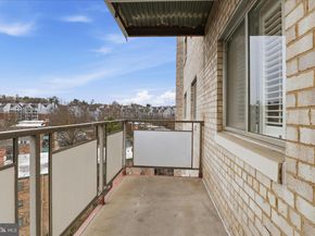 5340 Holmes Run Parkway 904, Alexandria VA 22304