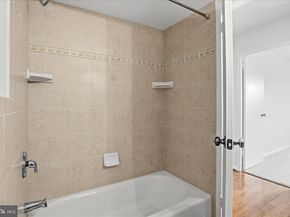 5340 Holmes Run Parkway 904, Alexandria VA 22304