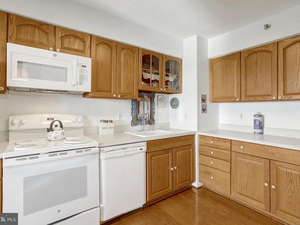 3713 S George Mason Drive 1102, Falls Church VA 22041