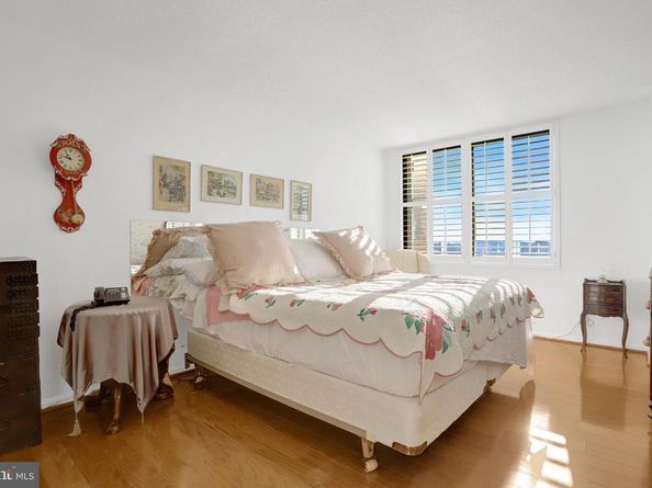 3713 S George Mason Drive 1102, Falls Church VA 22041