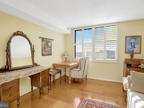 3713 S George Mason Drive 1102, Falls Church VA 22041