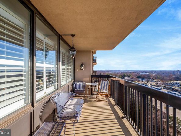 3713 S George Mason Drive 1102, Falls Church VA 22041