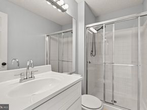 3903 Golf Tee Court 301, Fairfax VA 22033