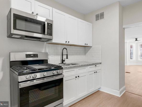 35 E Collom Street, Philadelphia PA 19144