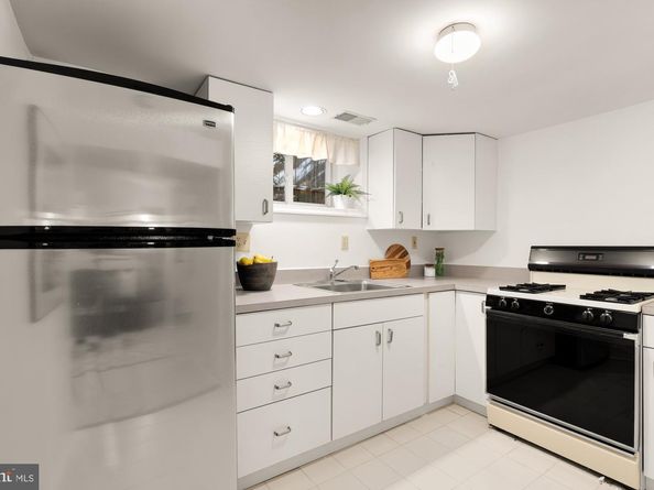 5221 42nd Street NW, Washington DC 20015