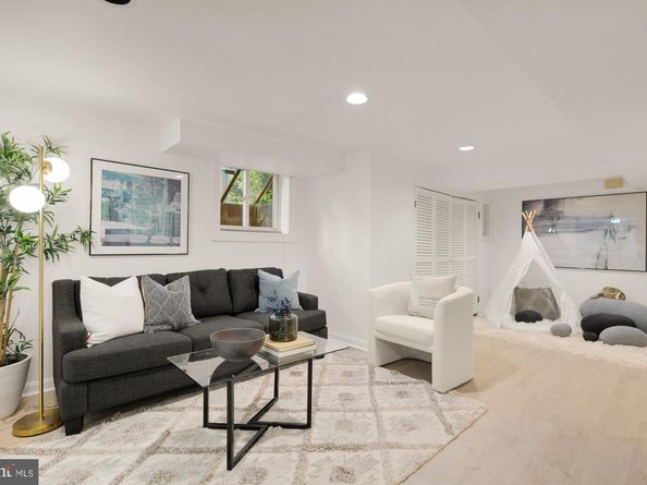 5221 42nd Street NW, Washington DC 20015
