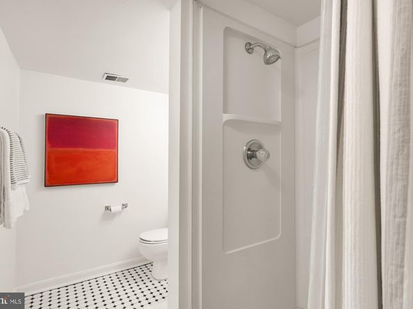 5221 42nd Street NW, Washington DC 20015