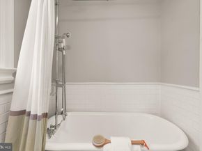 5221 42nd Street NW, Washington DC 20015