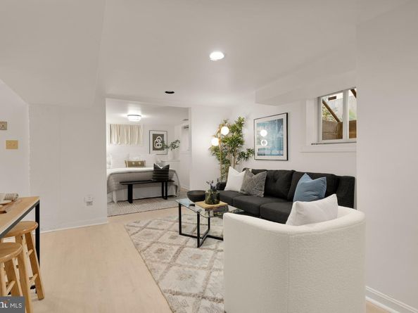 5221 42nd Street NW, Washington DC 20015