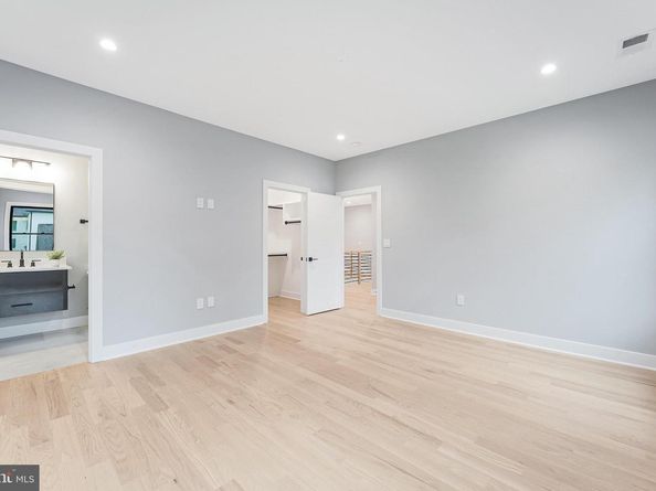 1052 Balls Hill Road, Mclean VA 22101