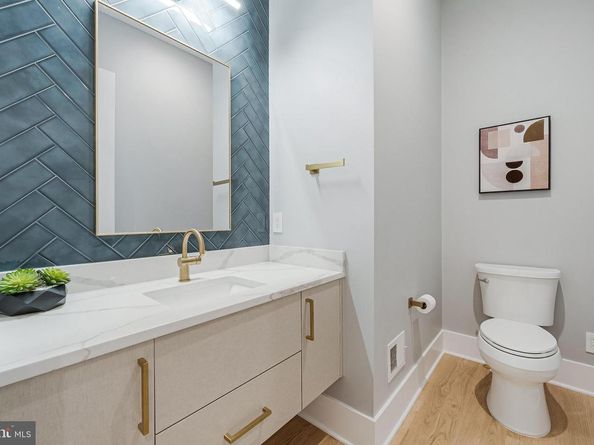 1052 Balls Hill Road, Mclean VA 22101