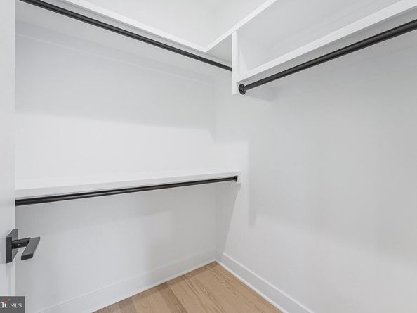 1052 Balls Hill Road, Mclean VA 22101