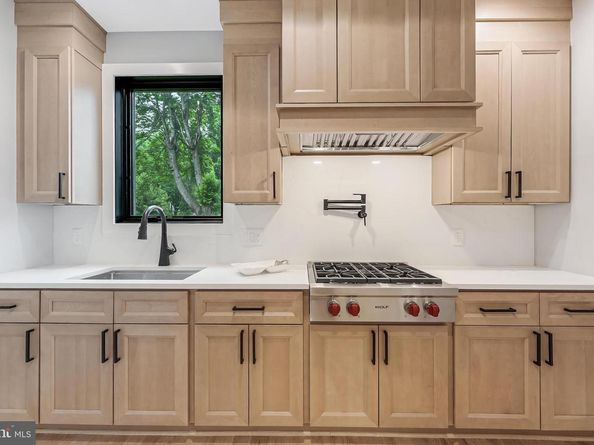 1052 Balls Hill Road, Mclean VA 22101