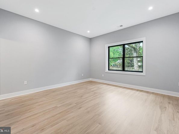 1052 Balls Hill Road, Mclean VA 22101