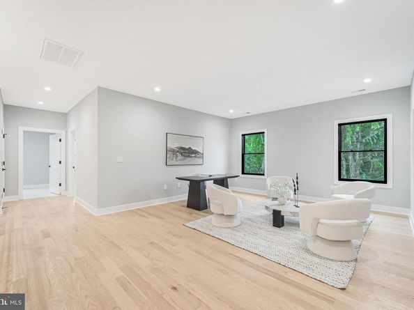1052 Balls Hill Road, Mclean VA 22101